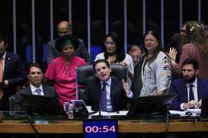 Câmara dos Deputados aprova licença menstrual de até 2 dias | Agência Brasil