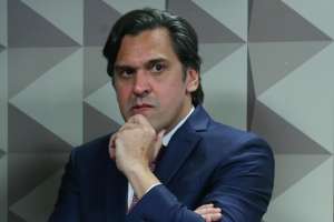 Puxaram o tapete de Isnaldinho Bulhões de novo; mas quem? | Agência Brasil